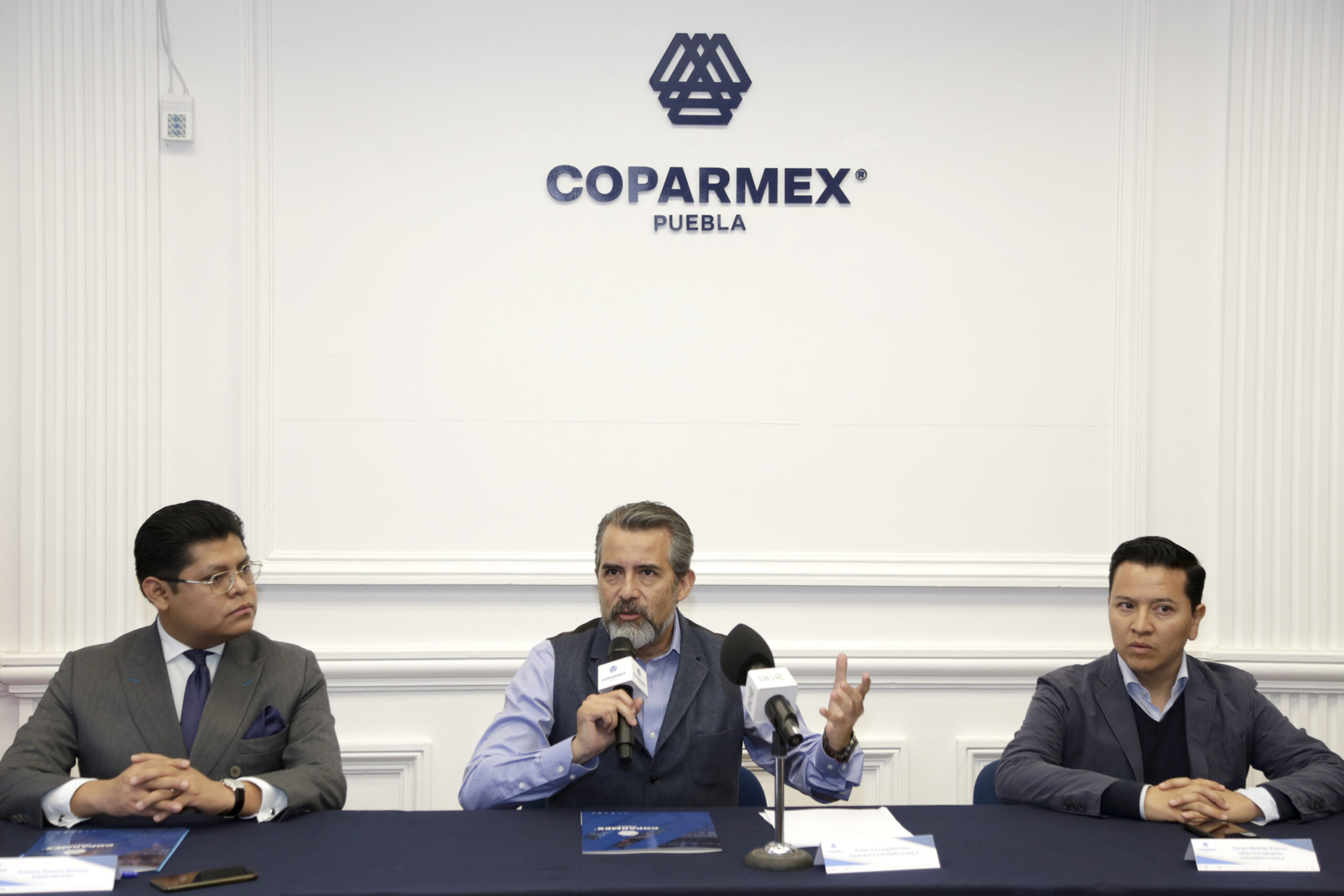 Intentan hackear cuenta de WhatsApp a Coparmex Puebla para robar información  