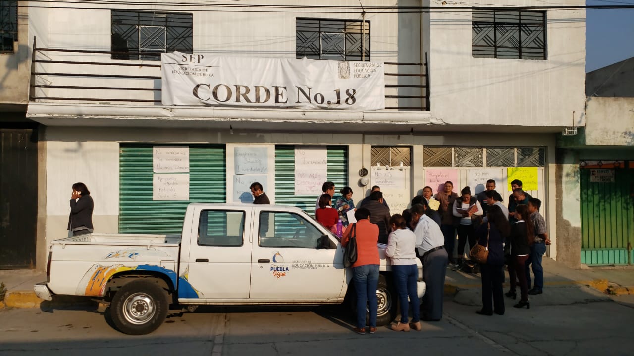 Maestros toman instalaciones de la CORDE en Texmelucan