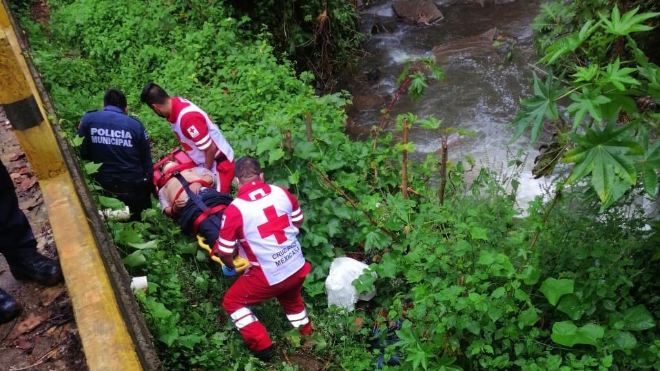 Levanta a empresario y lo avienta a barranca en Huauchinango