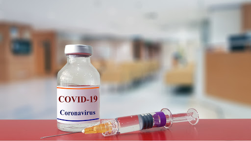 Supuesto personal de Salud llega a Chietla con vacuna para el Covid-19
