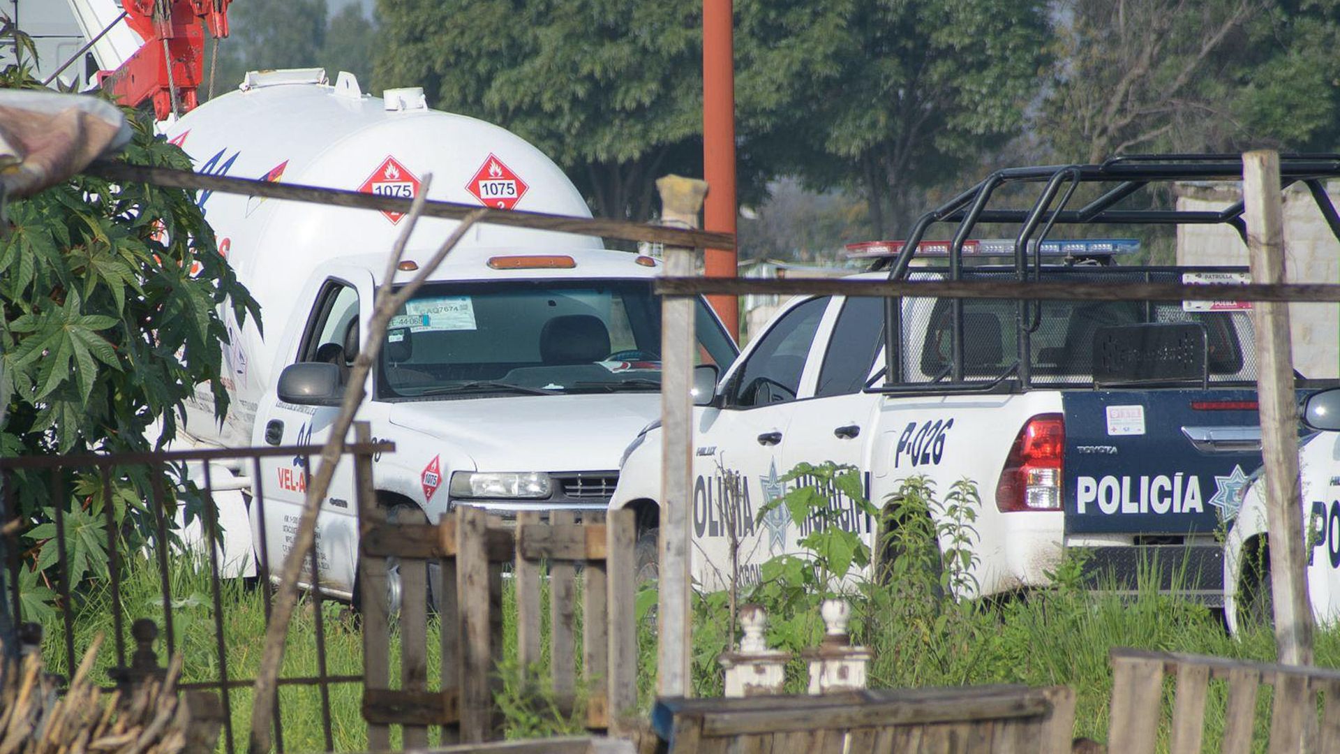 En Coronango, por presuntos vínculos con el huachicol, se aseguraron 2 pipas de Segas