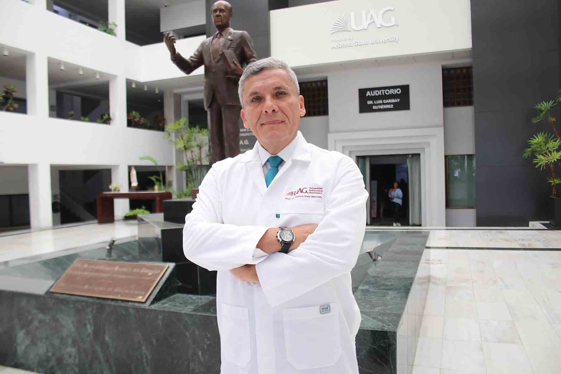 Cirujano mexicano, en el Top 100 de Líderes de la Salud