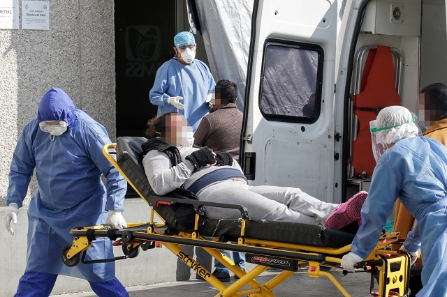 Puebla inicia semana con más de 900 casos activos de Covid