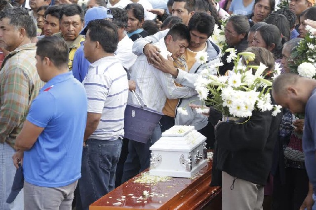 En Coxcatlán solamente esperan justicia divina tras asesinato de 12 personas