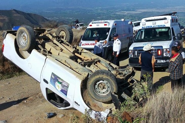 Siete personas resultan heridas por volcadura de camioneta en Coxcatlán