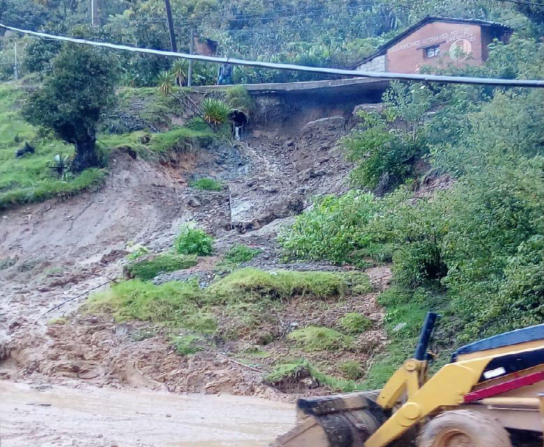 Reubican a 14 familias en Coyomeapan por deslaves