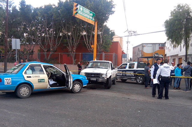 Taxista muere tras ser embestido por camioneta del OOSAPAT
