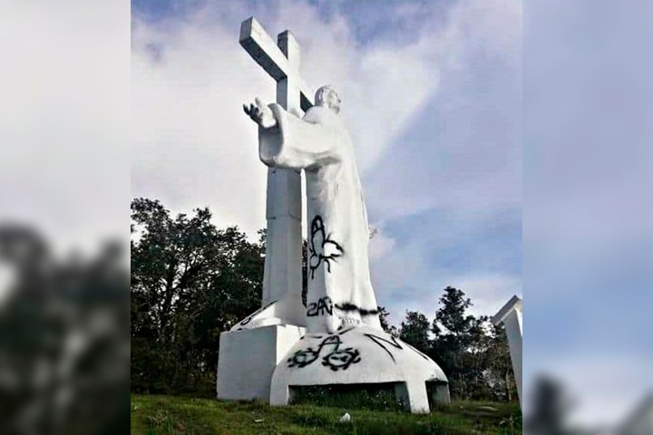 Pintan señas obscenas sobre Cristo de Zacapoaxtla