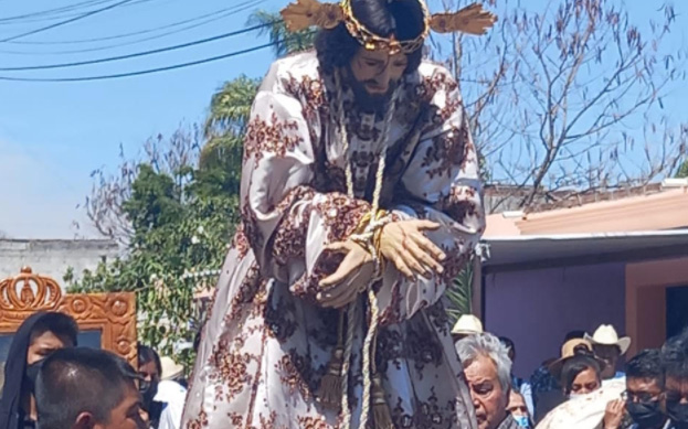 Habitantes de comunidad de Atlixco recuerdan llegada de su santo con caminata