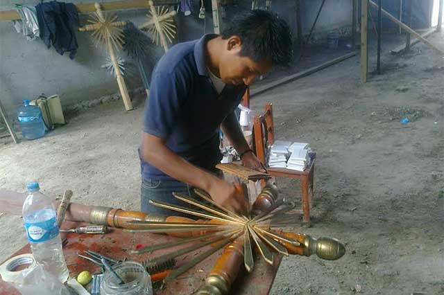 Reparan cruces en el panteón municipal de Chilac por Todos Santos