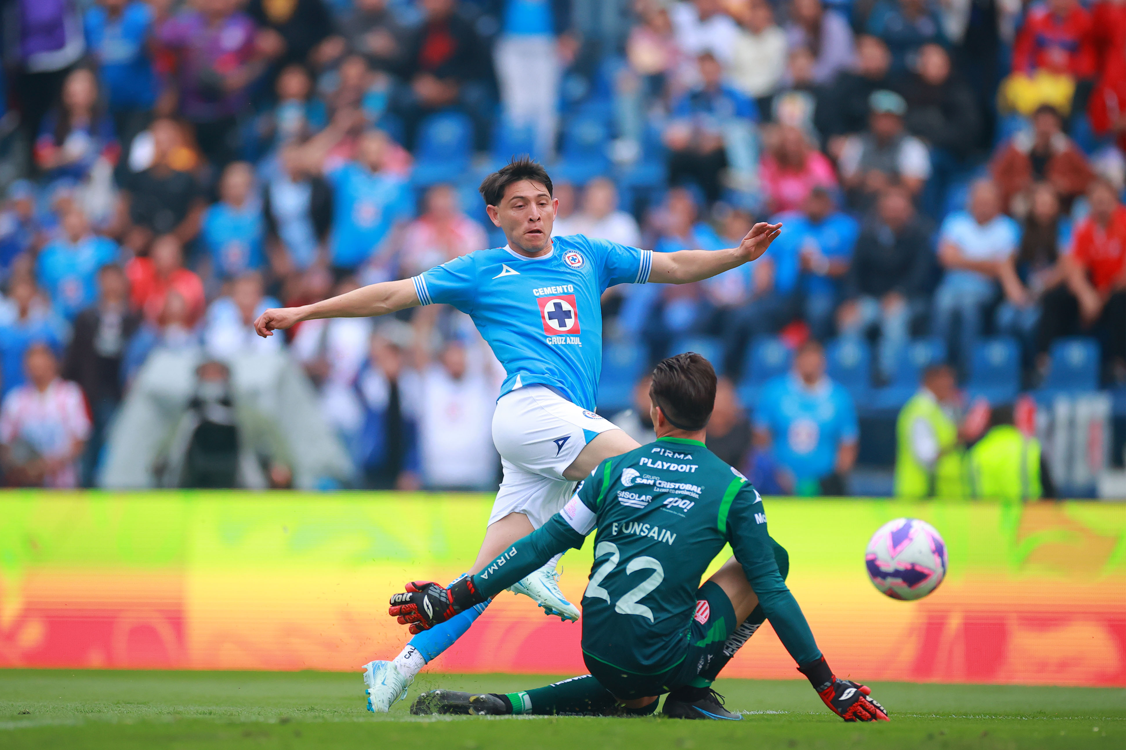 VIDEO Hace frío en la cima, Cruz Azul vence a Necaxa