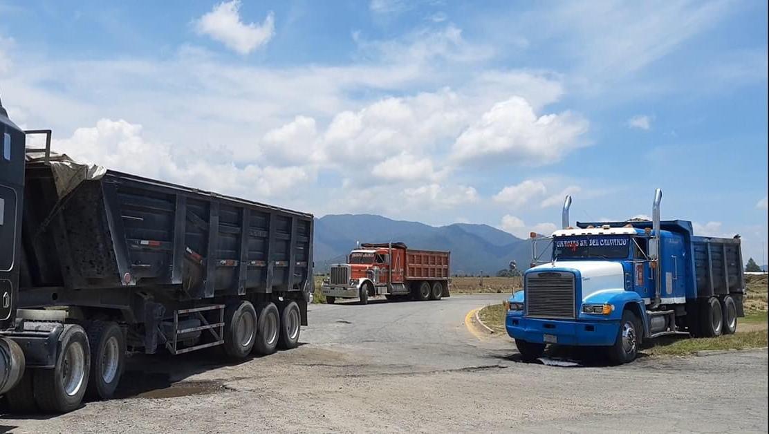 Por falta de pagos sindicatos paran Iberdrola en Cuyoaco