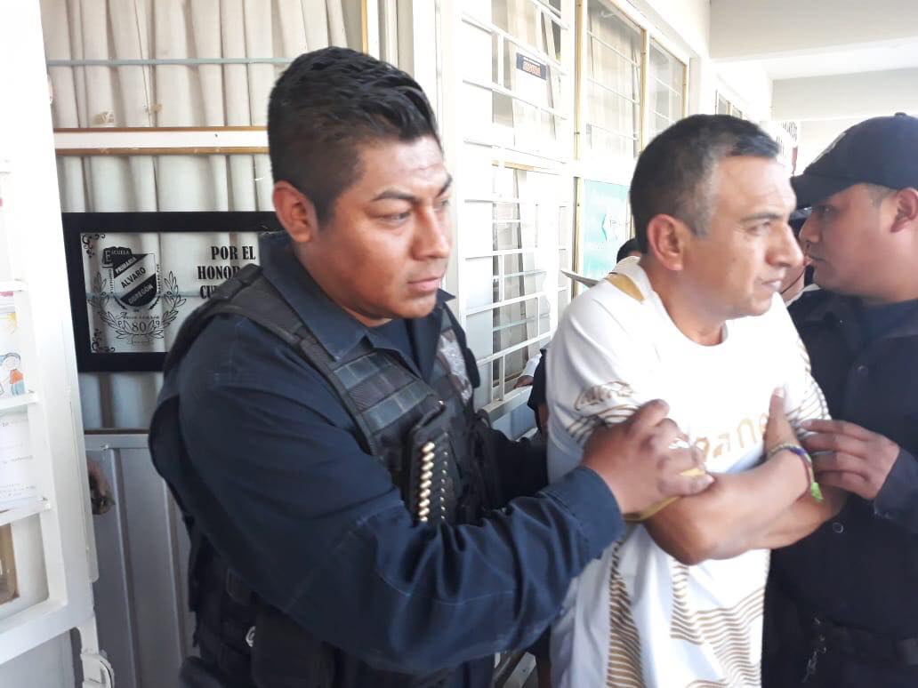 Detienen a maestros alcoholizados en escuela Cuapiaxtla