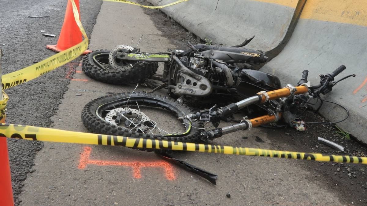 Felipe derrapa su moto y se mata en la Puebla-Huajuapan de León