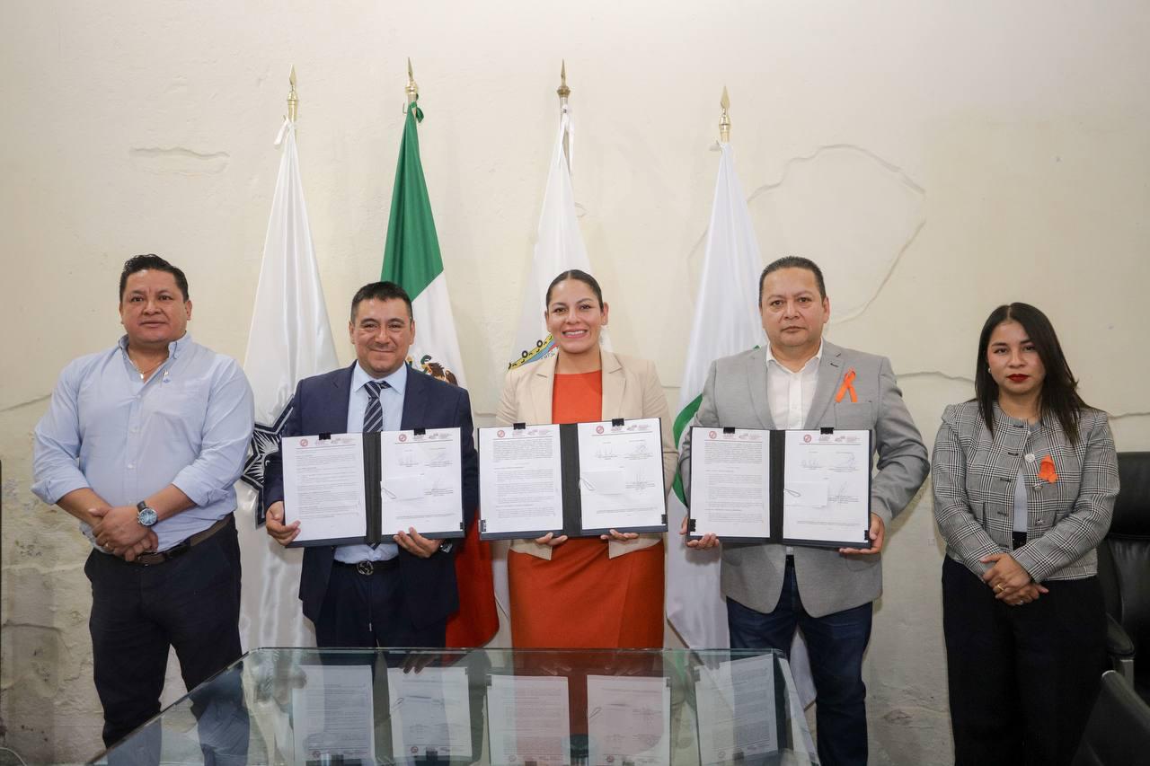 Lupita Cuautle signa convenio para beneficio de la Policía Municipal