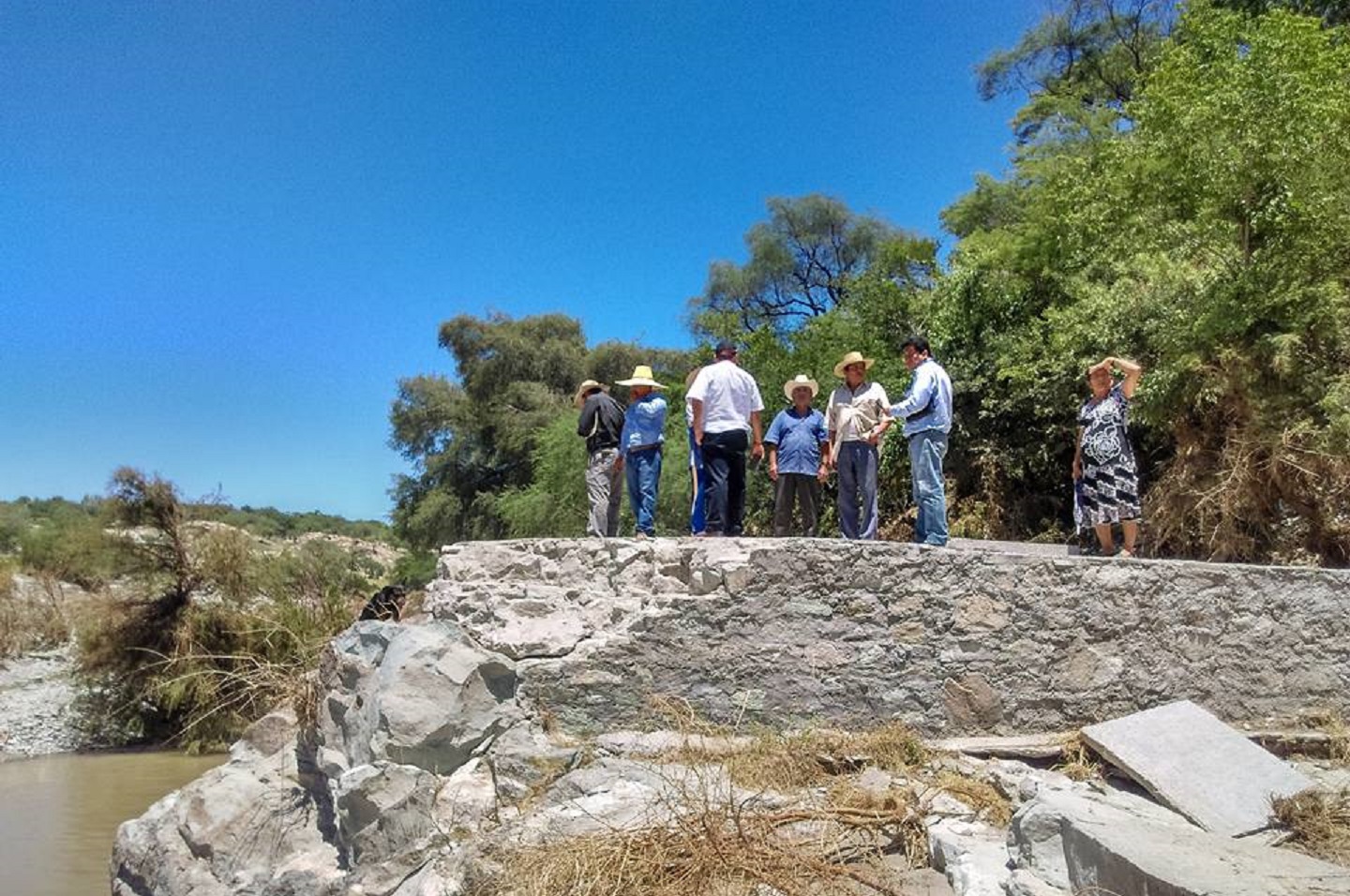 Franklin tira puentes en Cuayuca; pobladores piden reponerlos