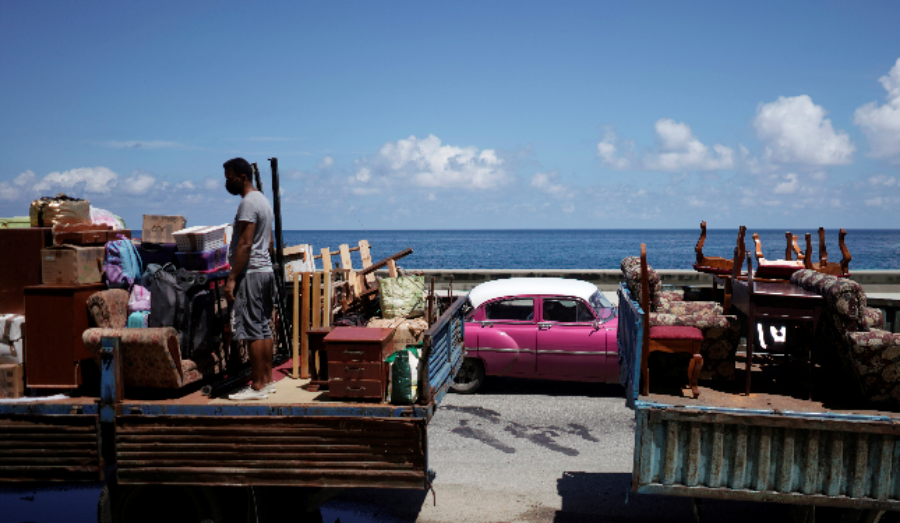Ian ya es huracán categoría 1 al acercarse a Cuba