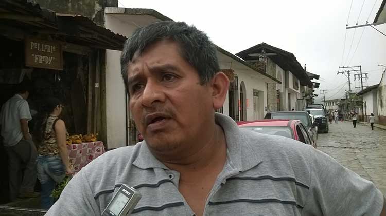 Atienden más de 15 derrumbes en 12 horas en carreteras de Cuetzalan