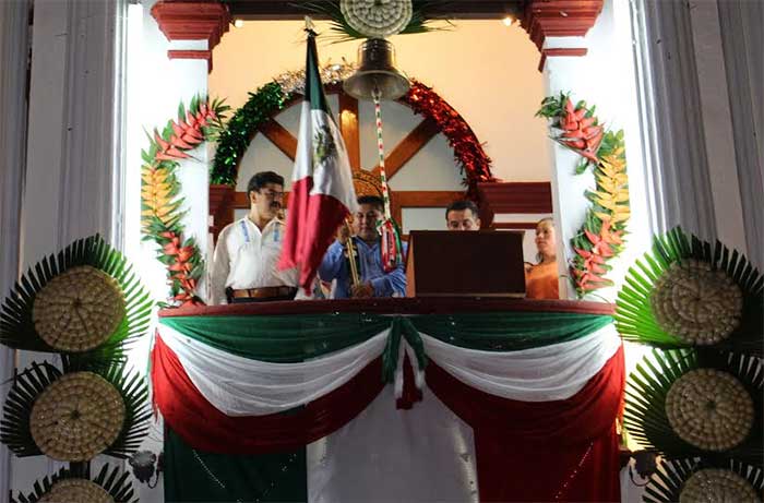 Oscar Paula celebra Grito de Independencia ante 5 mil personas