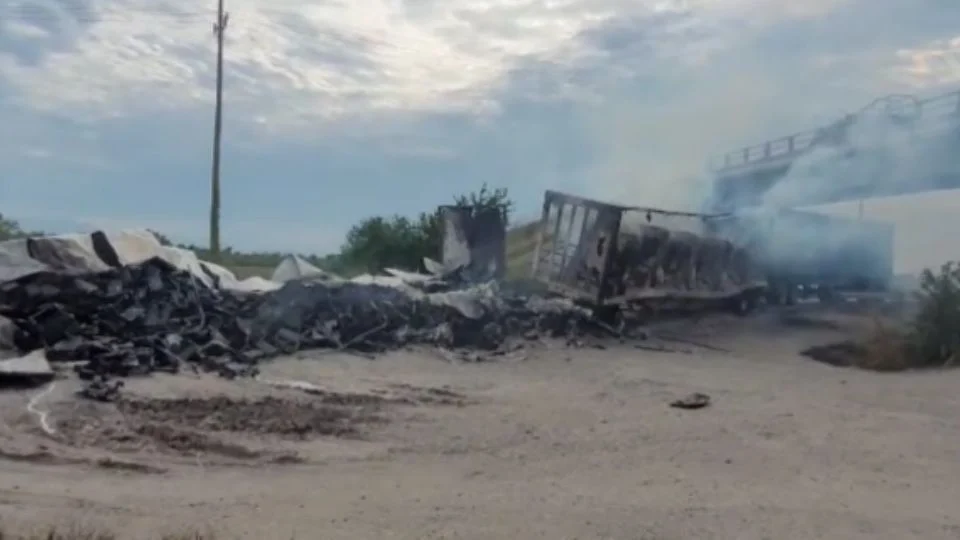 Encuentran cinco cuerpos en zona de bloqueos en Sinaloa