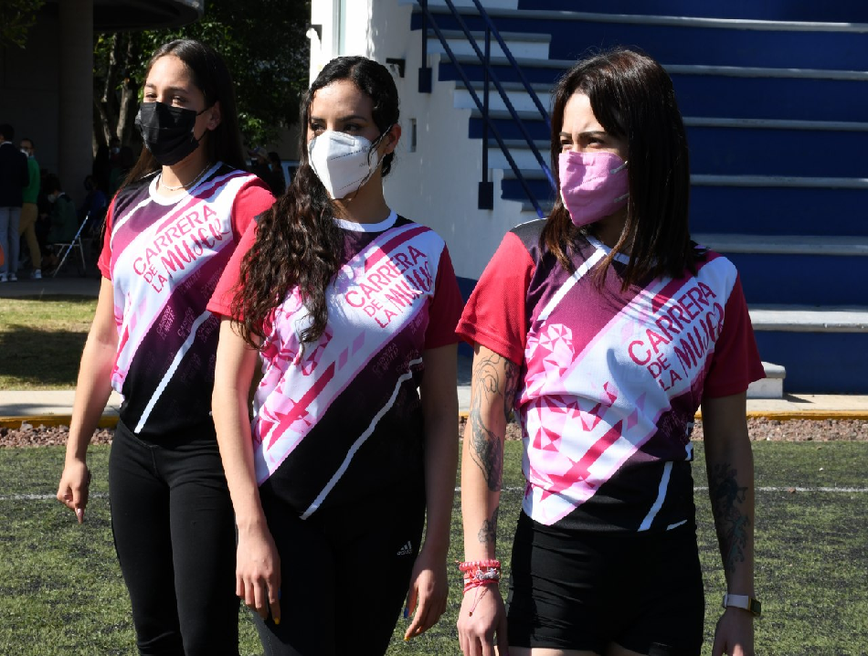 Se entregan kits para la carerra de la Mujer