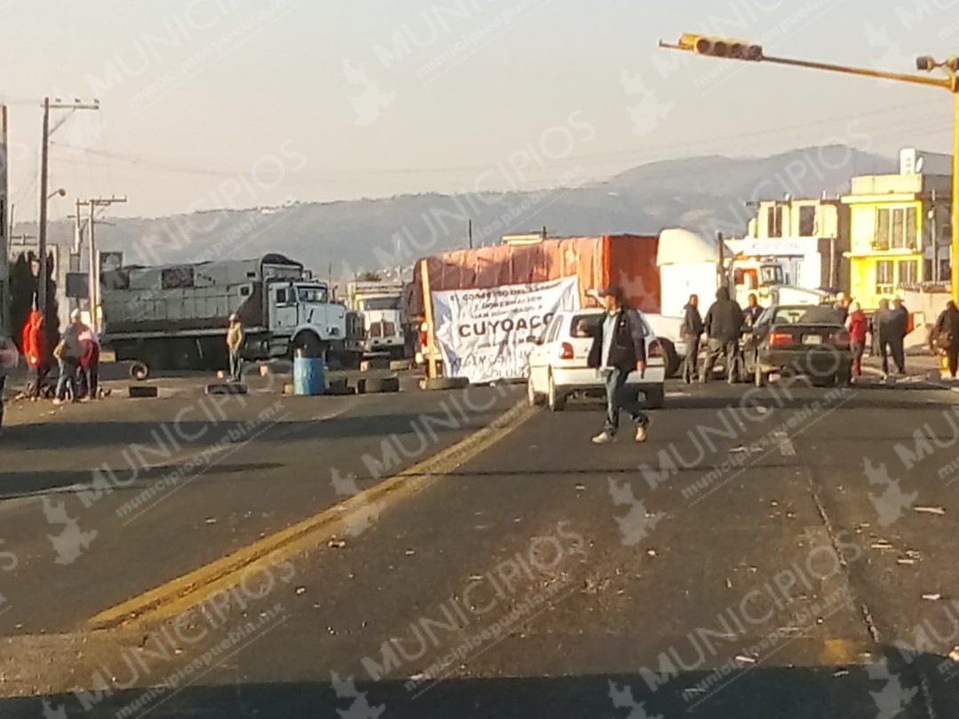 Tercer día de bloqueos en Cuyoaco
