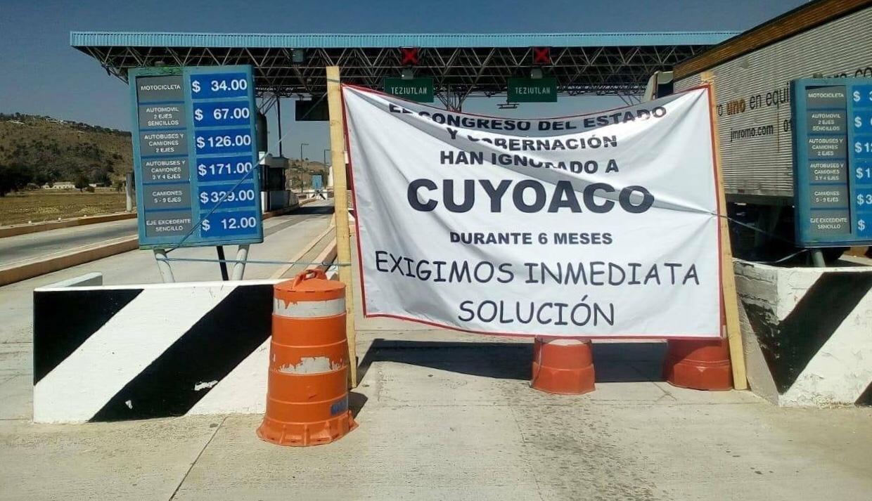 Pobladores de Cuyoaco toman caseta de Payuca sentido a Teziutlán
