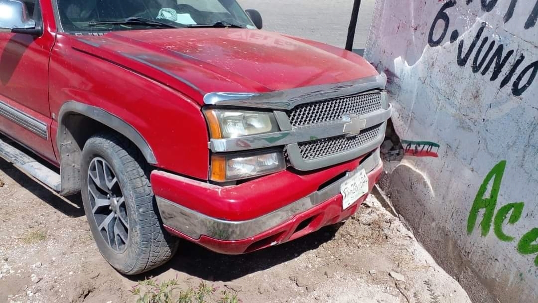 Borracho se impacta contra vivienda en Acatzingo