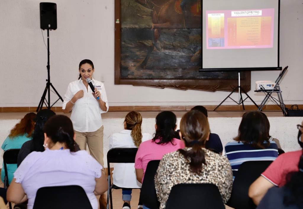 SMDIF Puebla fomenta el autoconocimiento y amor propio en las mujeres