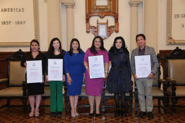 Ayuntamiento de Puebla reconoce a especialistas de paladar hendido