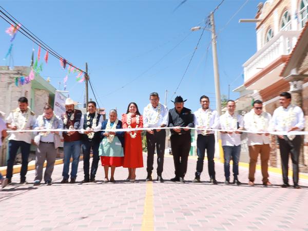 Inaugura Sergio Salomón calle Hidalgo en Los Reyes de Juárez