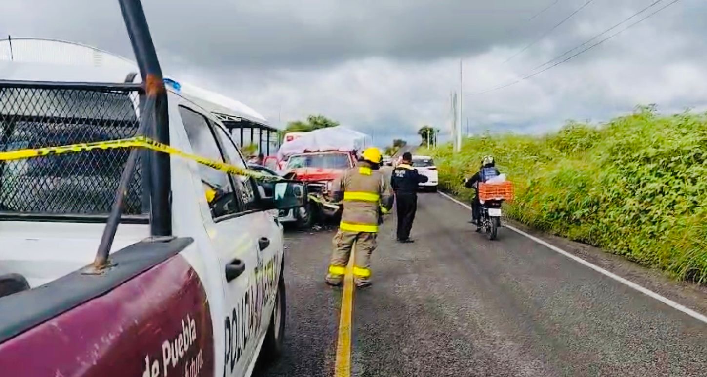 Muere par de jóvenes en choque sobre carretera Atlixco- Coyula