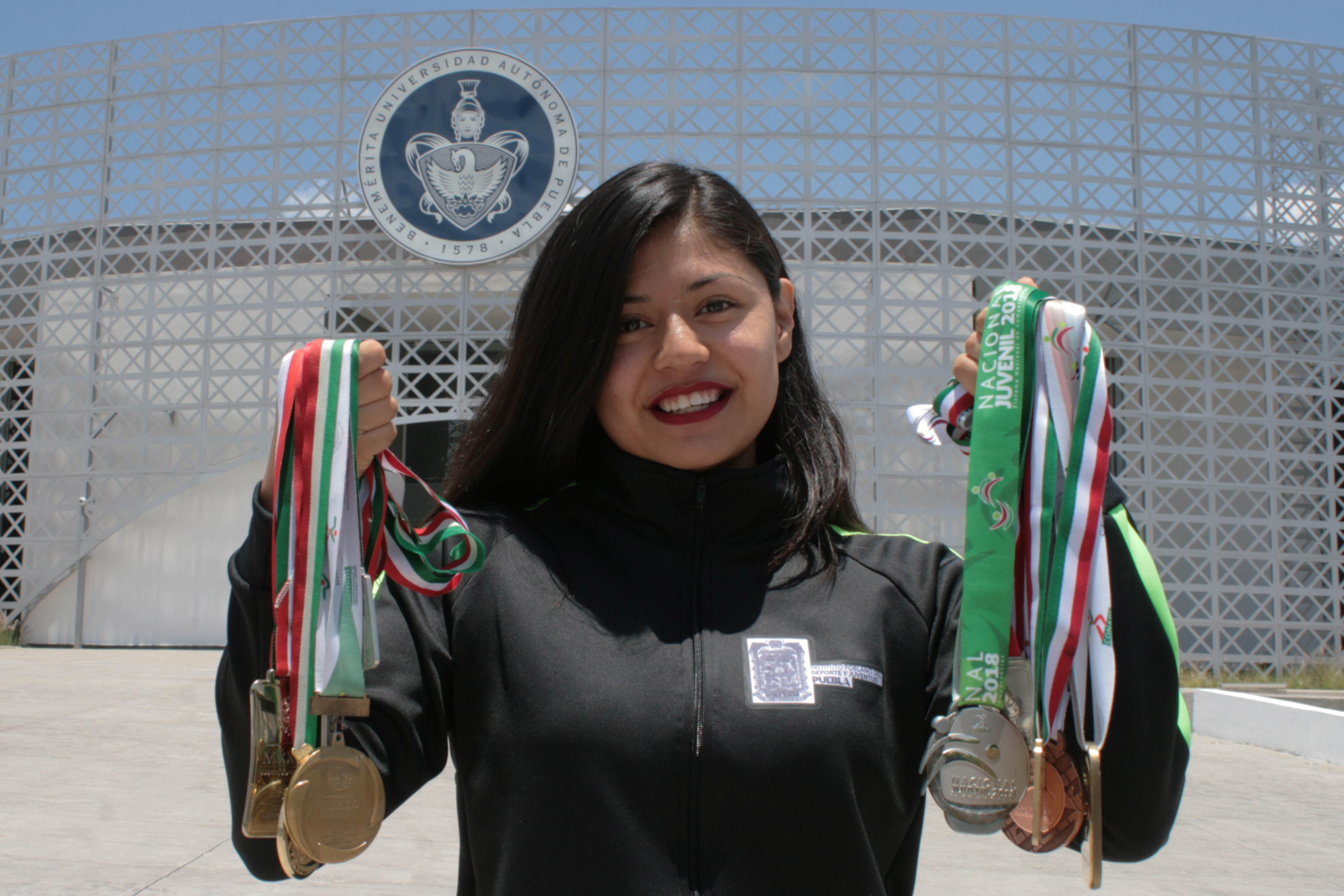 Victoria y Javier, alumnos BUAP, triunfan en Olimpiada Nacional