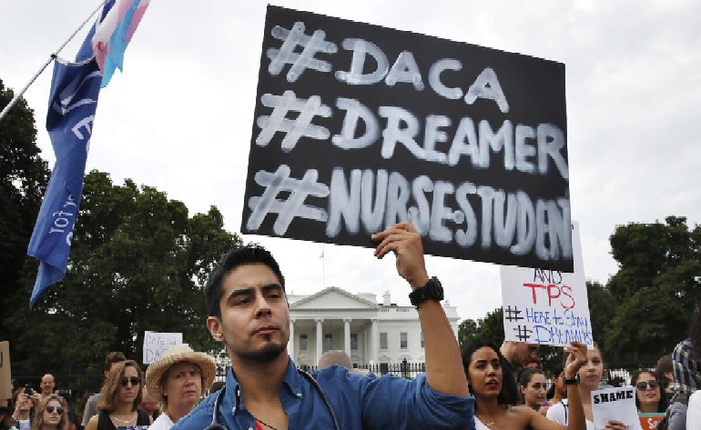 Gobierno de Biden propone norma para proteger a Dreamers de la deportación