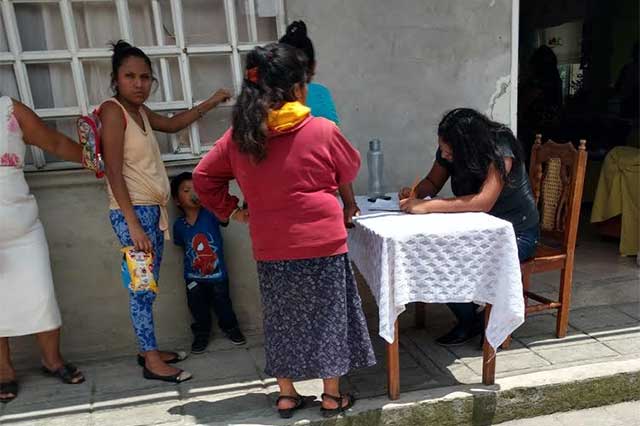 Desorden impera en censo y entrega de despensas en Huauchinango