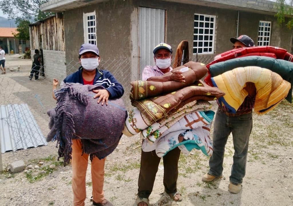 Dos semanas después llevan ayuda a afectados en Santa Ana Teloxtoc