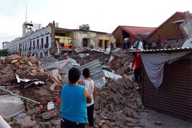 Casi 2 meses después del sismo, tarjetas de ayuda a damnificados