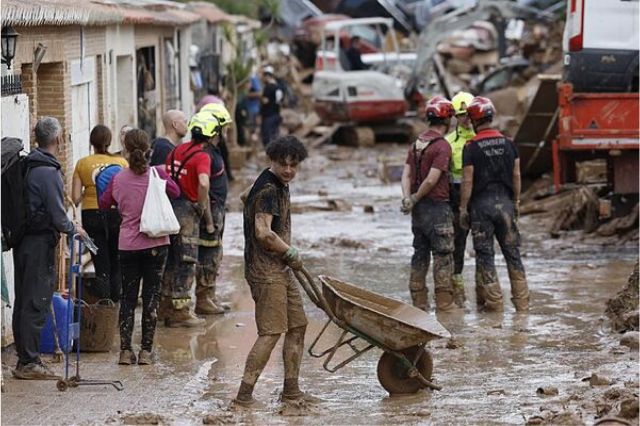 Llegarán10 mil soldados para ayudar a damnificados de Valencia