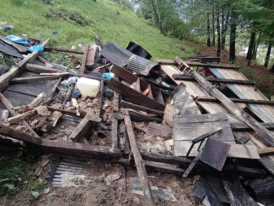 Lluvias en Ajalpan dejan 5 casas y una escuela dañadas