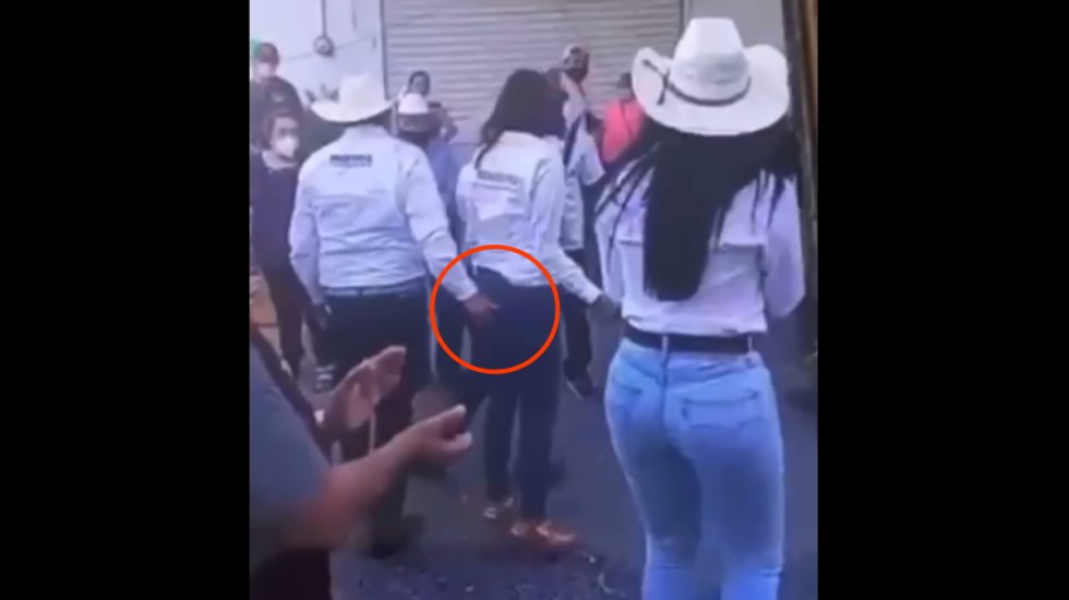 VIDEO Captan a David Monreal tocando a compañera, fue accidental dice