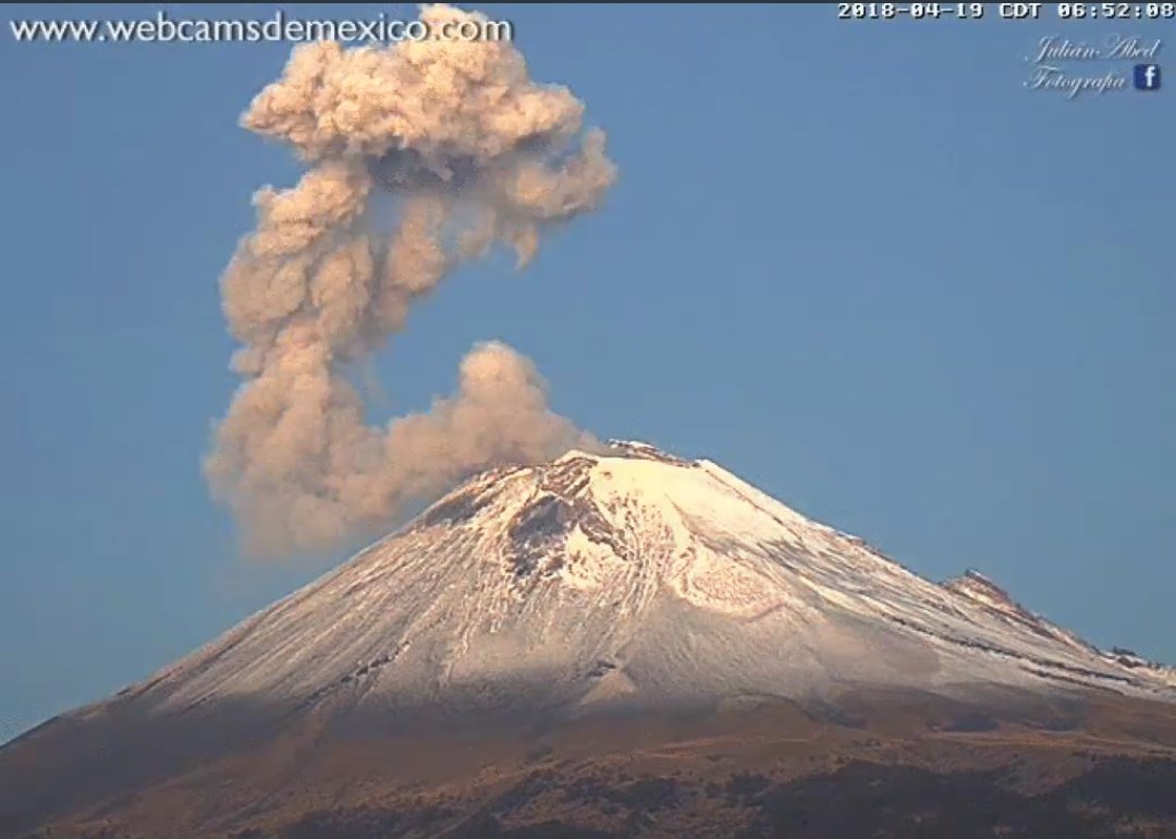 FOTOS: Con espectacular explosión, amanece el Popocatépetl