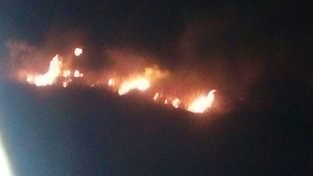 Sofocan incendio en cerro entre Tlanepantla y Mixtla