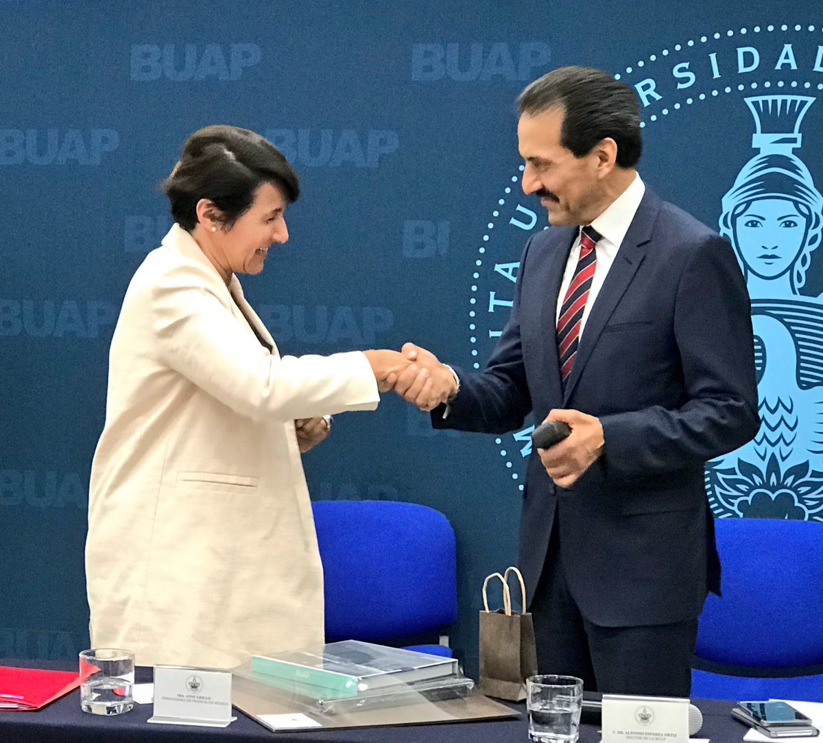 BUAP y Francia firman convenio para ofrecer cursos en Puebla
