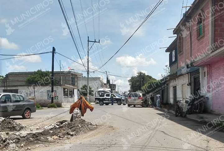 Enfrentamiento de grupos armados en Xalmimilulco genera caos