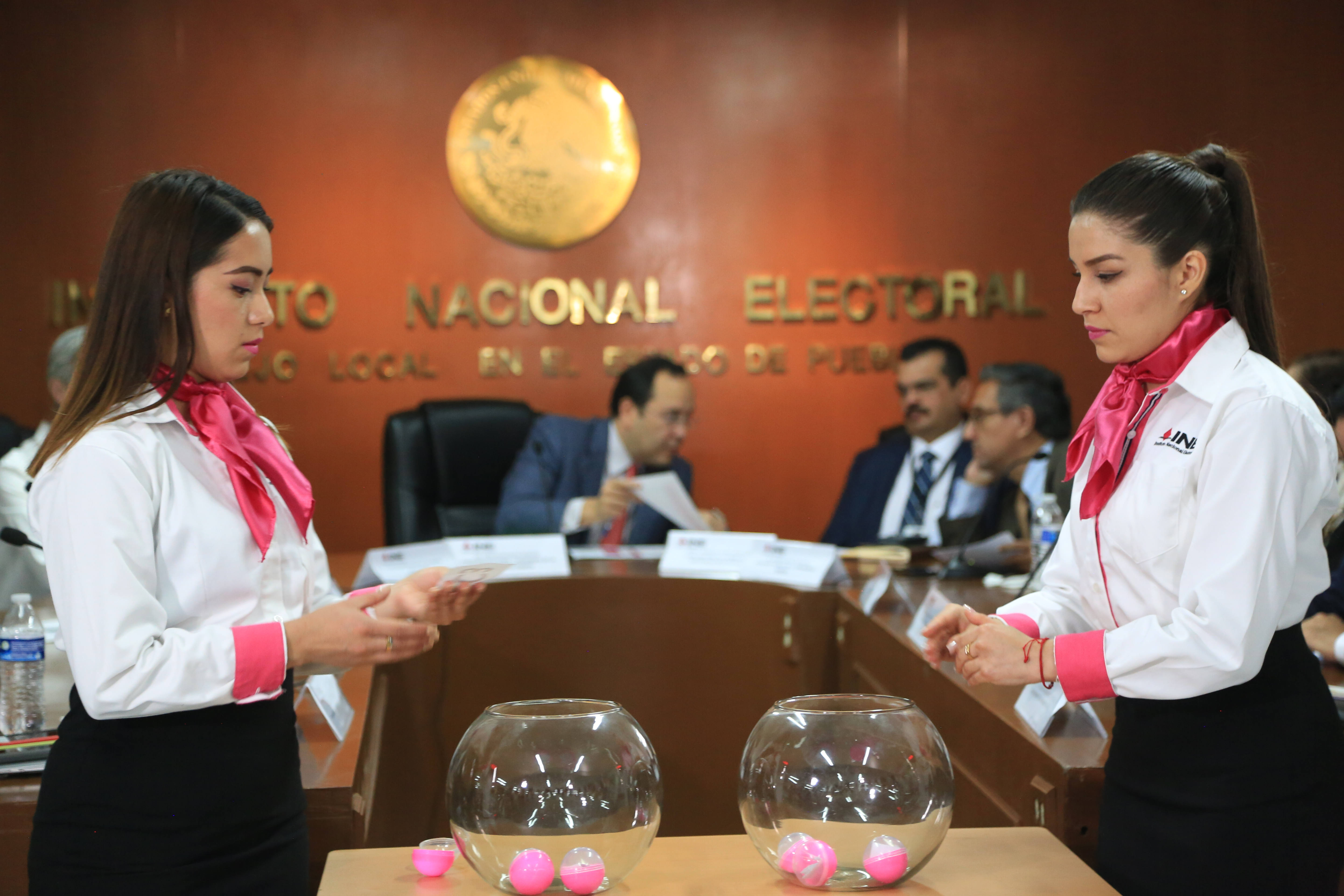 Proponen consejeros del INE tres debates presidenciales