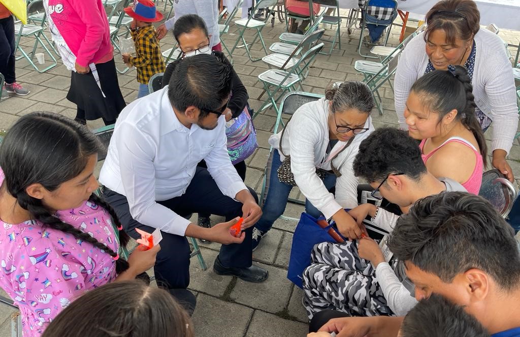 En Acatzingo entregan extracto de Ley de Educación en Sistema Braille