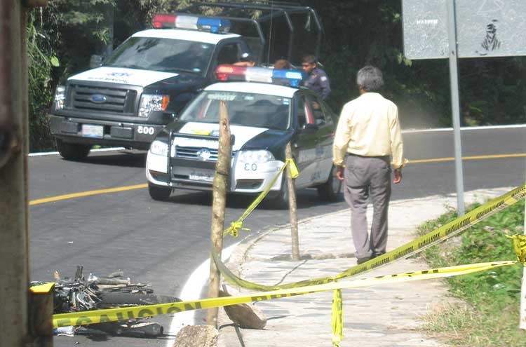 Muere Motociclista tras chocar contra camioneta en Cuetzalan