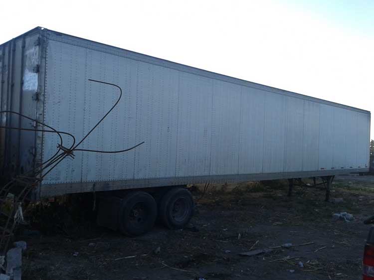 Halla Ejército dos cajas de trailer con mercancía en Cañada Morelos