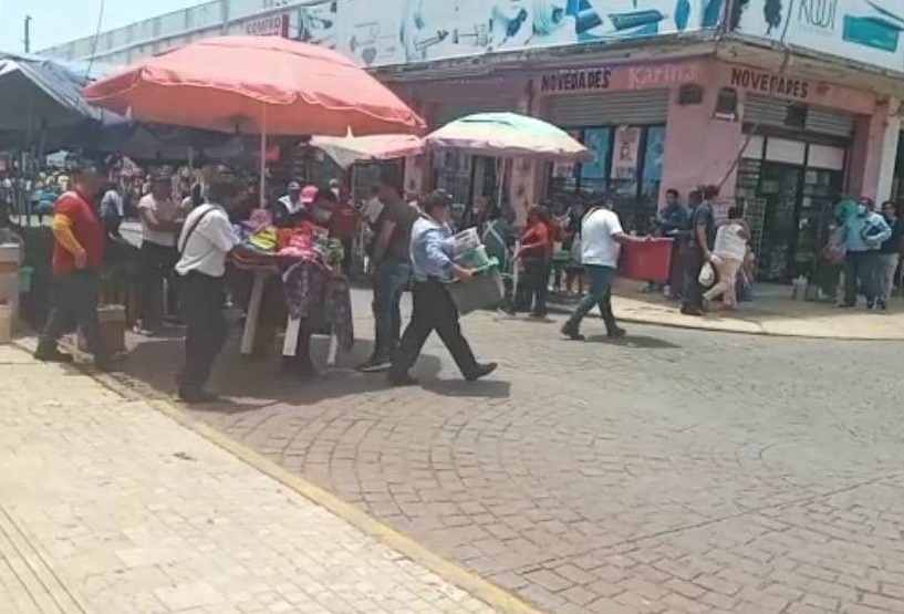 Aplican hasta 5 decomisos diarios de mercancía a ambulantes en Tehuacán