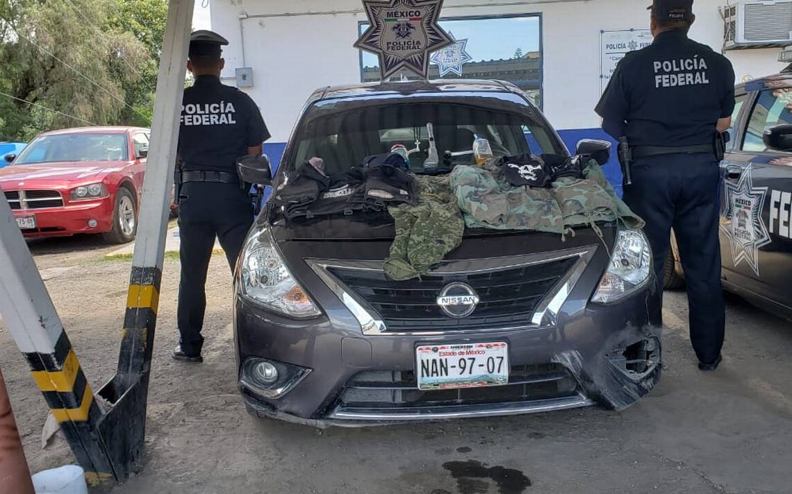 Aseguran auto con armamento en Tehuacán 